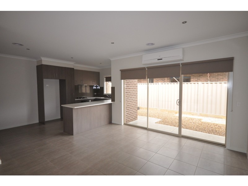 16 Gayle Close, Sunshine West VIC 3020