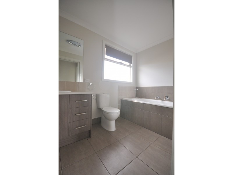 16 Gayle Close, Sunshine West VIC 3020