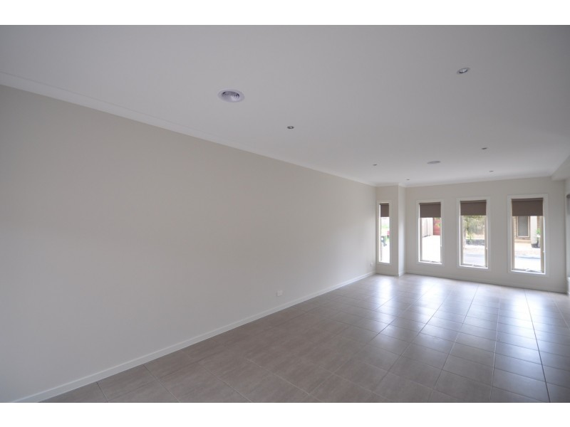 14 Gayle Close, Sunshine West VIC 3020