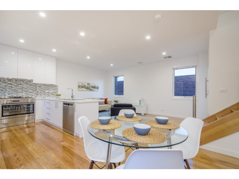 2/16 Mitchell Avenue, Altona North VIC 3025