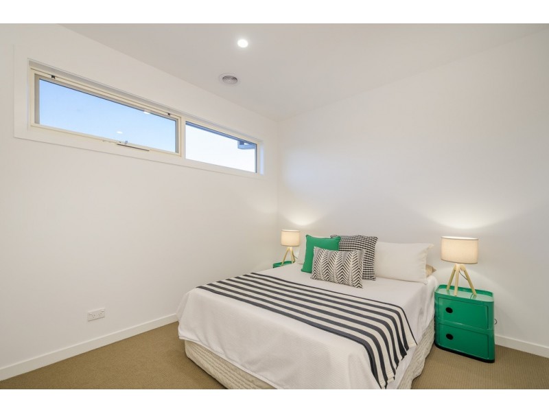 2/16 Mitchell Avenue, Altona North VIC 3025