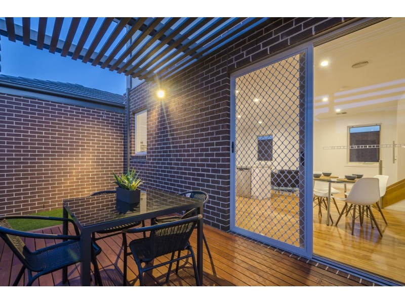 2/16 Mitchell Avenue, Altona North VIC 3025