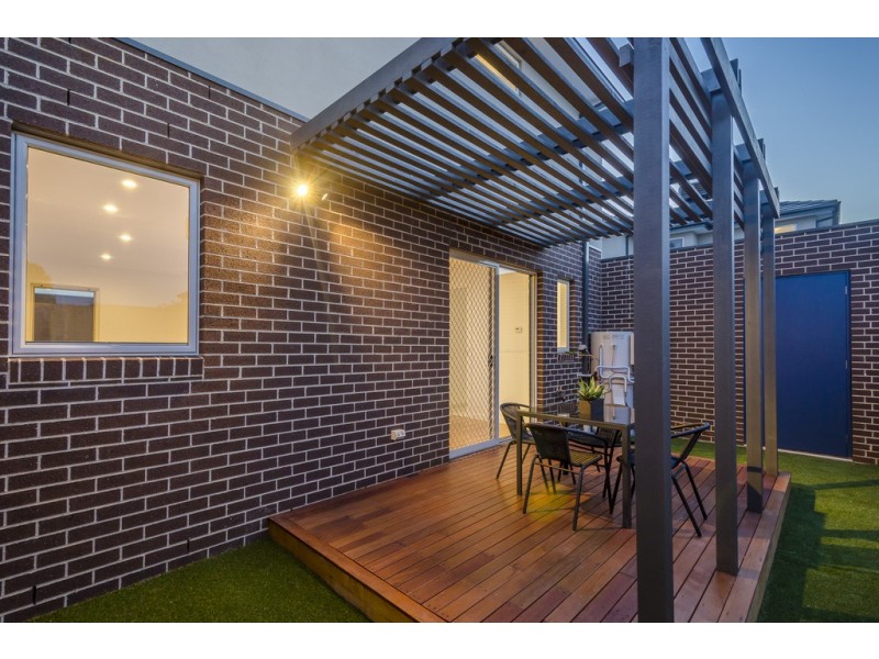 2/16 Mitchell Avenue, Altona North VIC 3025