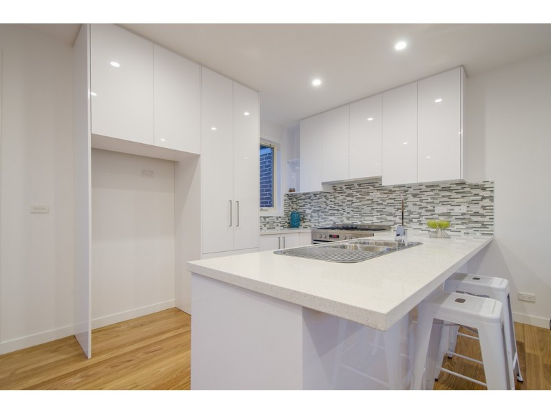 2/16 Mitchell Avenue, Altona North VIC 3025