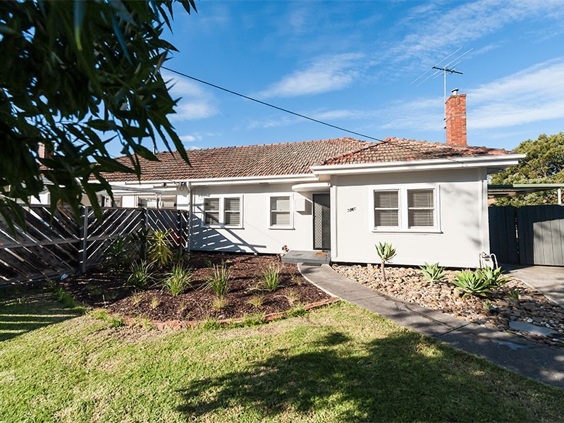 14 Fowler Crescent, Newport VIC 3015