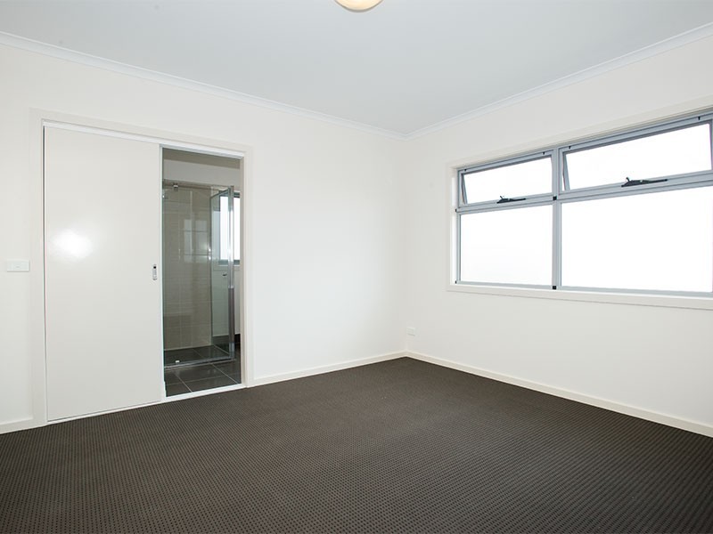 2/16 Andrews Street, Spotswood VIC 3015