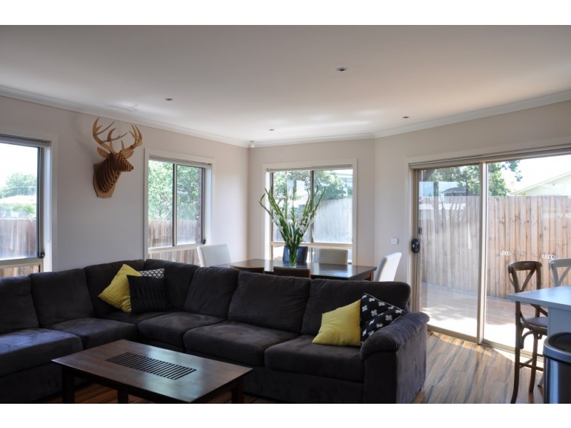 2/16 Barrie Court, Braybrook VIC 3019
