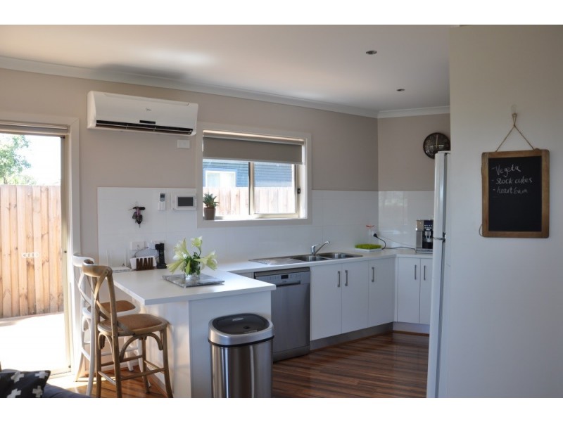 2/16 Barrie Court, Braybrook VIC 3019