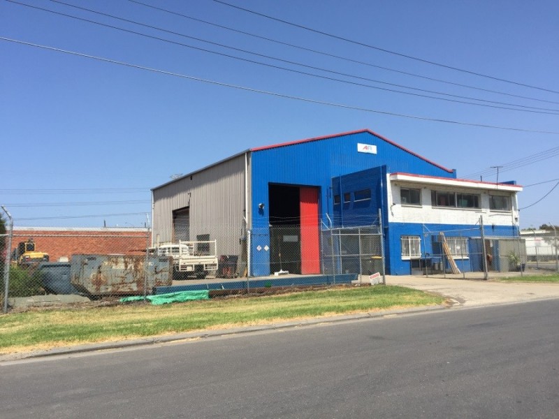 37 Clelland Road, Brooklyn VIC 3012