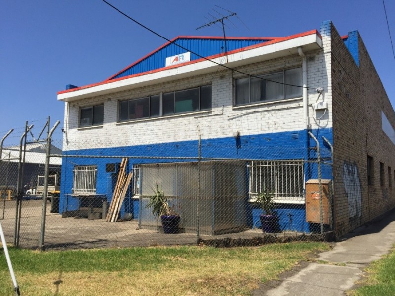 37 Clelland Road, Brooklyn VIC 3012