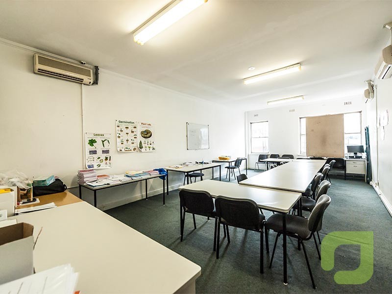 2/17 Hall Street, Newport VIC 3015
