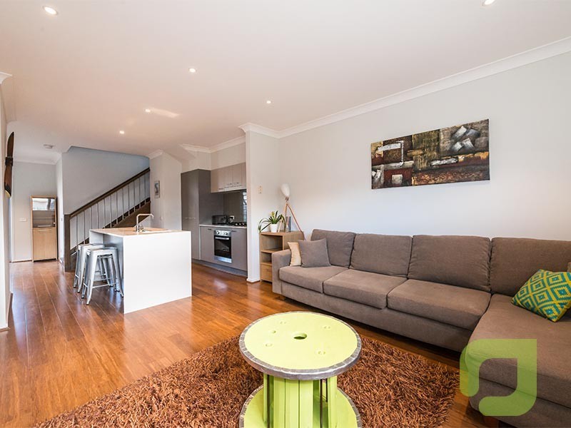 2/14 Saltley Street, South Kingsville VIC 3015