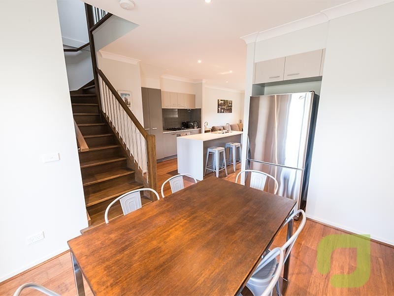 2/14 Saltley Street, South Kingsville VIC 3015