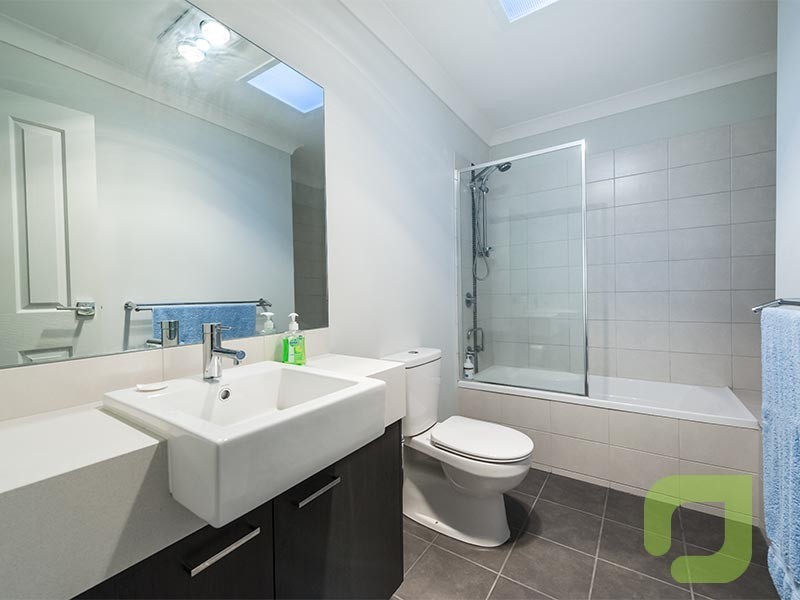 2/14 Saltley Street, South Kingsville VIC 3015