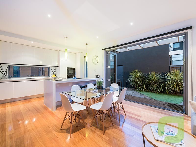 2/217 Woods Street, Newport VIC 3015