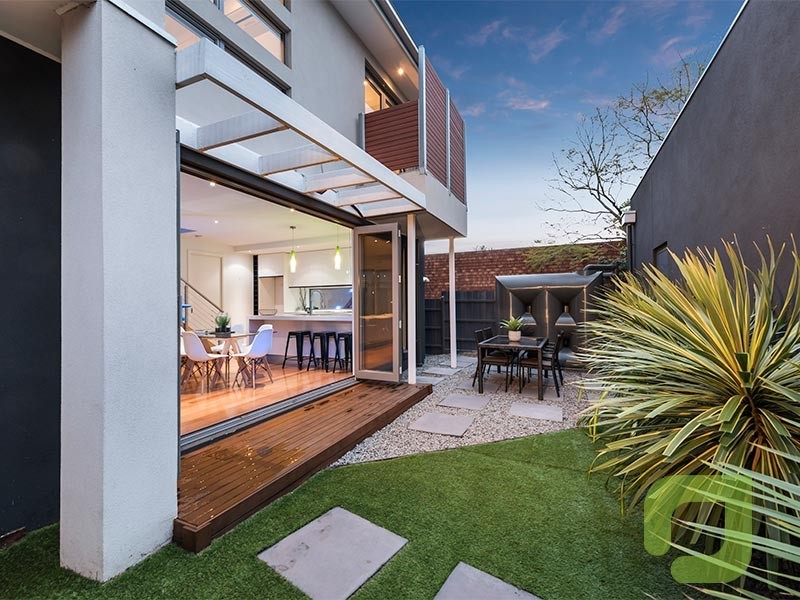 2/217 Woods Street, Newport VIC 3015