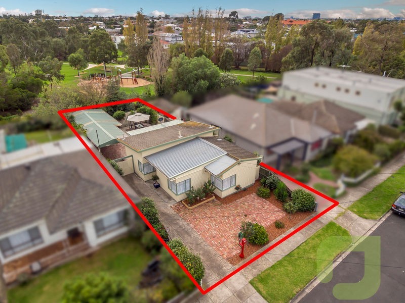 18 Austin Crescent West, Yarraville VIC 3013
