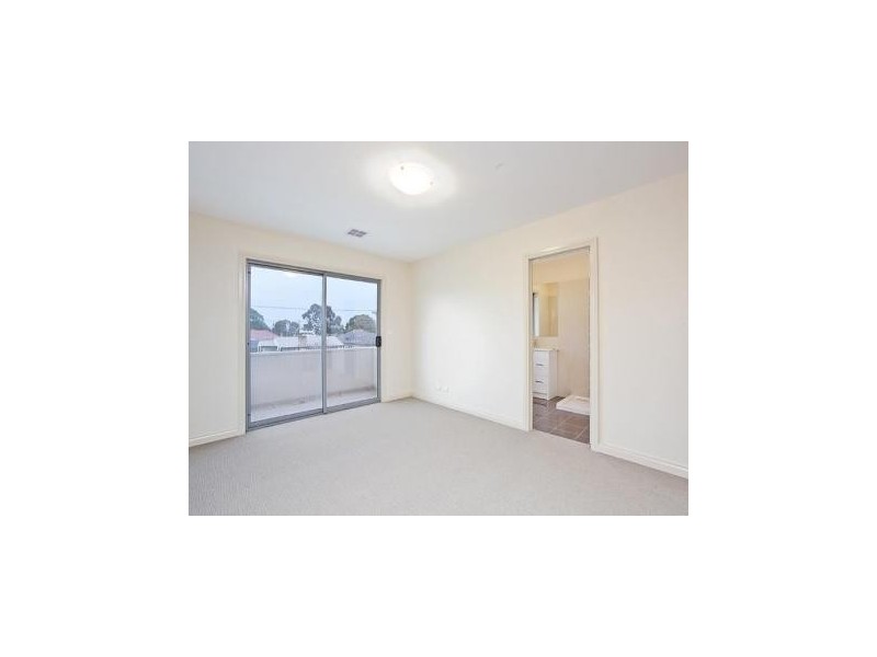 24 Severn Street, Newport VIC 3015