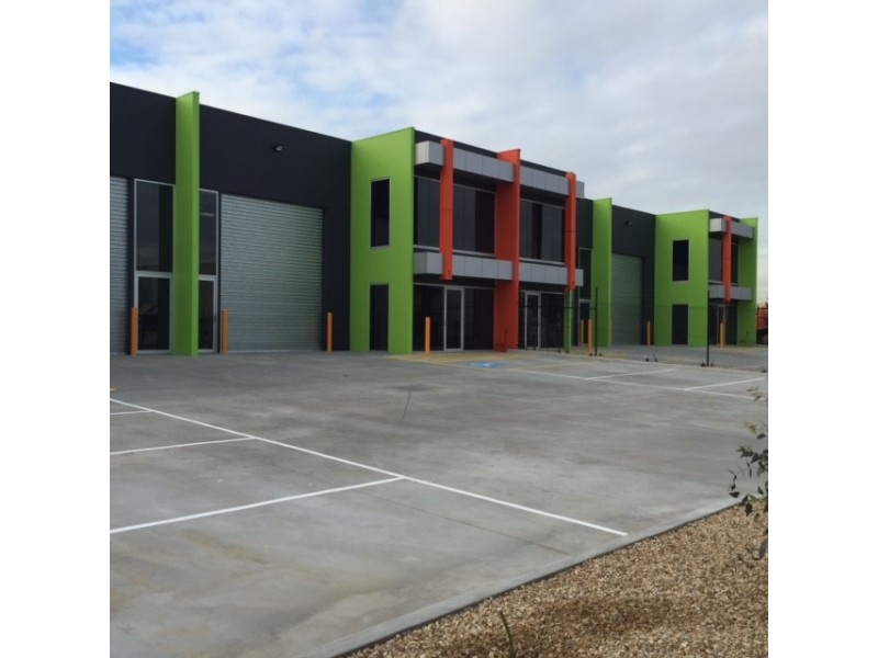 2/54 Baretta Road, Ravenhall VIC 3023