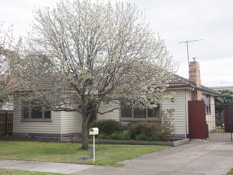 22 Almond Avenue, Brooklyn VIC 3012