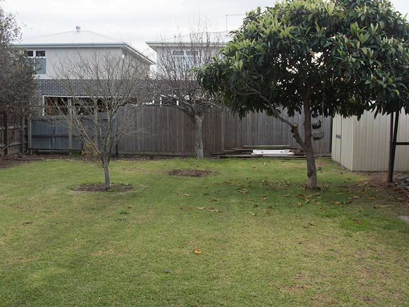 22 Almond Avenue, Brooklyn VIC 3012