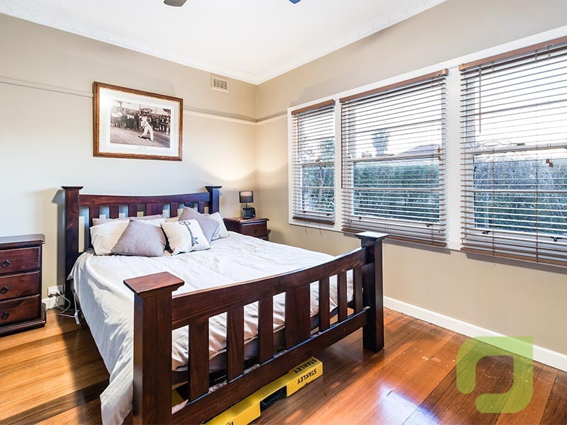 1 Dunbar Avenue, Sunshine VIC 3020