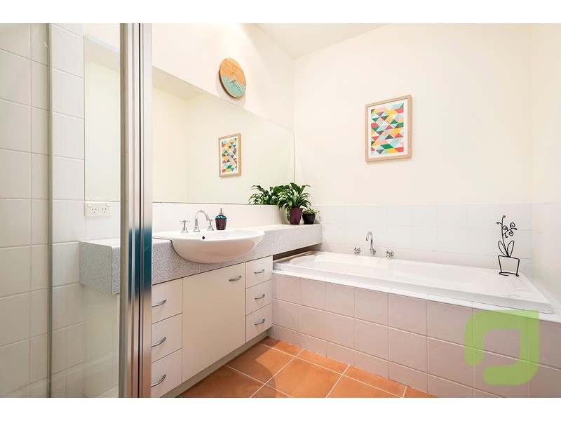 66 Vernon Street, South Kingsville VIC 3015