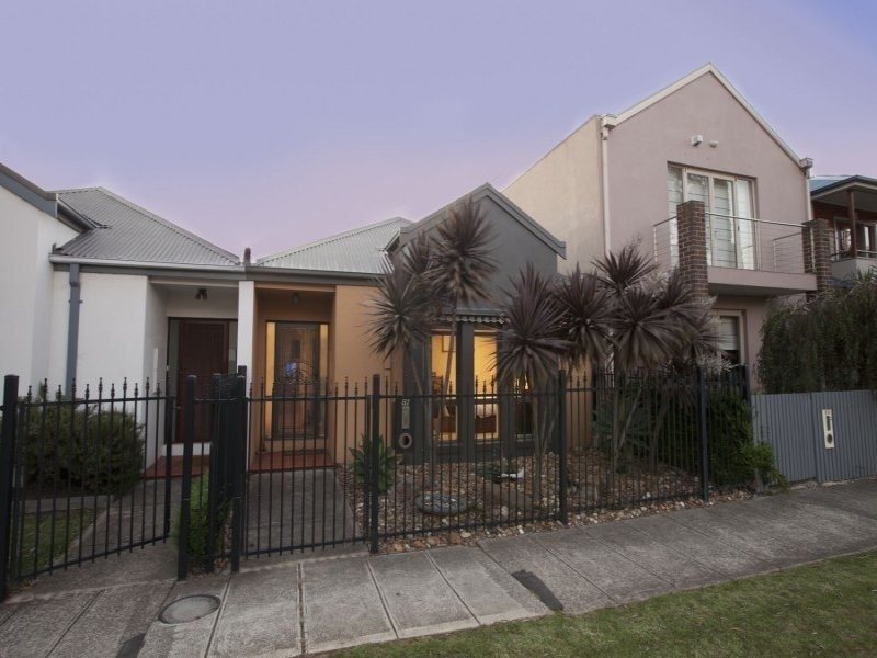 87 John Liston Drive, Newport VIC 3015