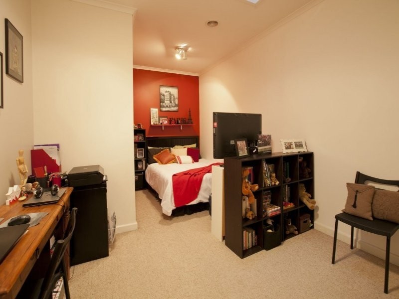 87 John Liston Drive, Newport VIC 3015