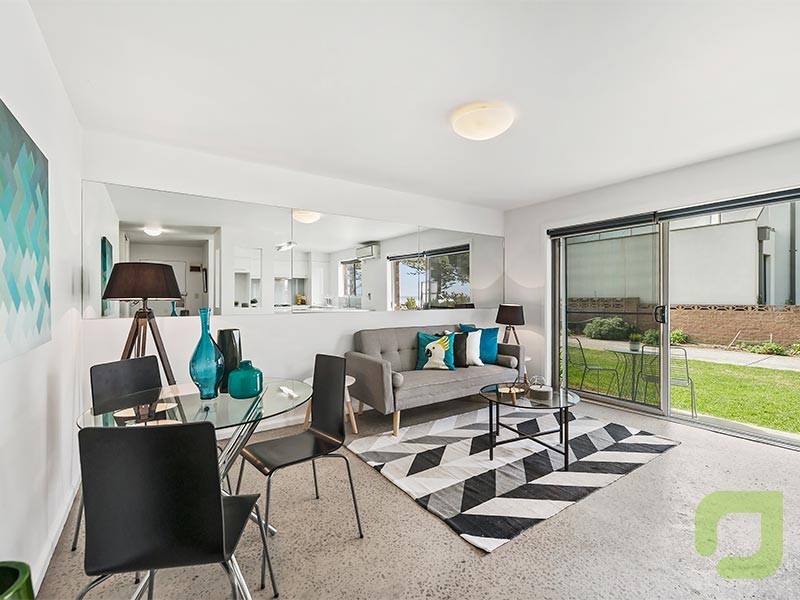 2/261 Esplanade, Altona VIC 3018