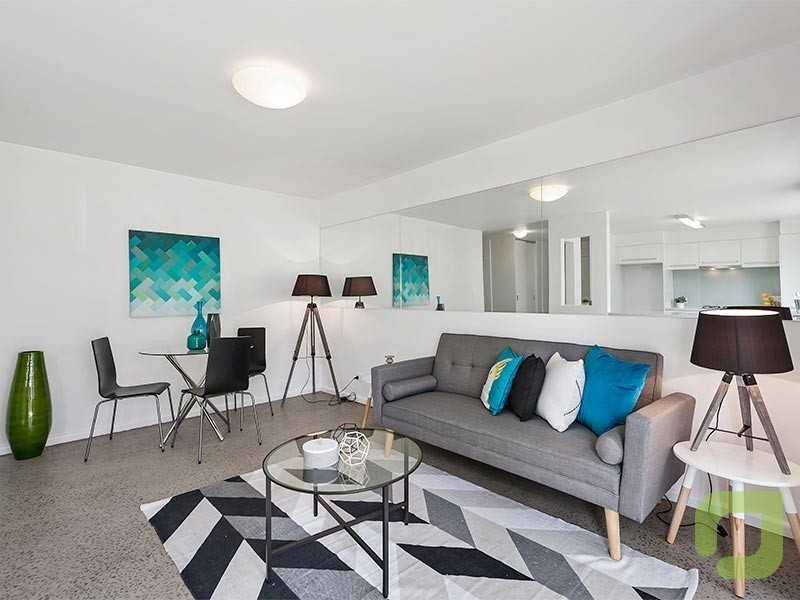 2/261 Esplanade, Altona VIC 3018