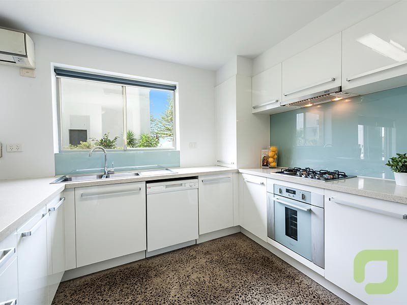 2/261 Esplanade, Altona VIC 3018