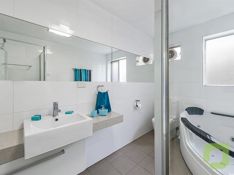 2/261 Esplanade, Altona VIC 3018