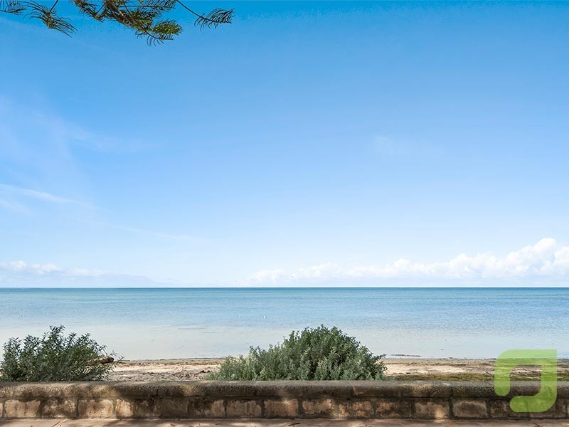 2/261 Esplanade, Altona VIC 3018