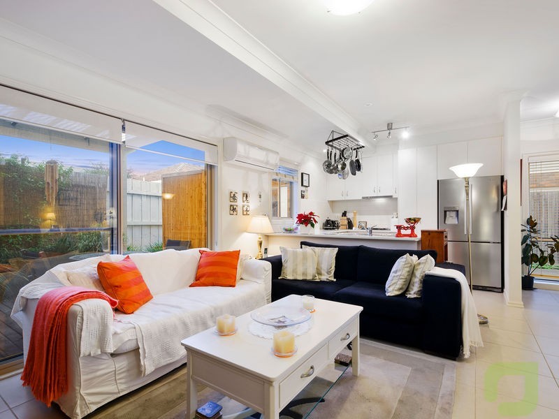 2/21 Basil Street, Newport VIC 3015