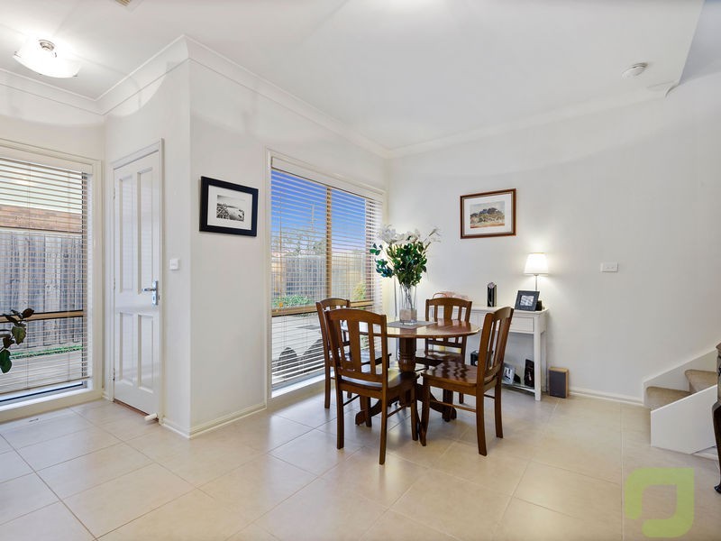 2/21 Basil Street, Newport VIC 3015
