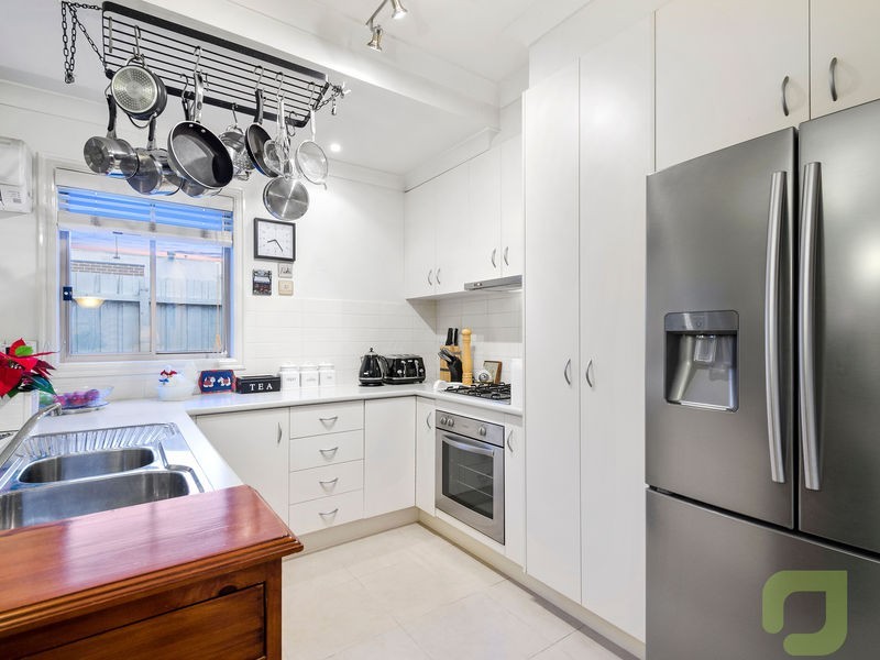 2/21 Basil Street, Newport VIC 3015