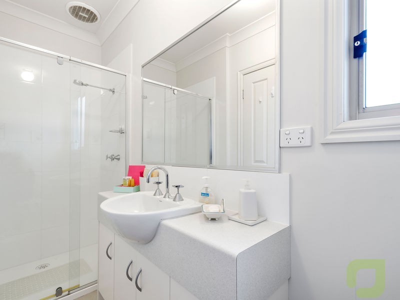 2/21 Basil Street, Newport VIC 3015