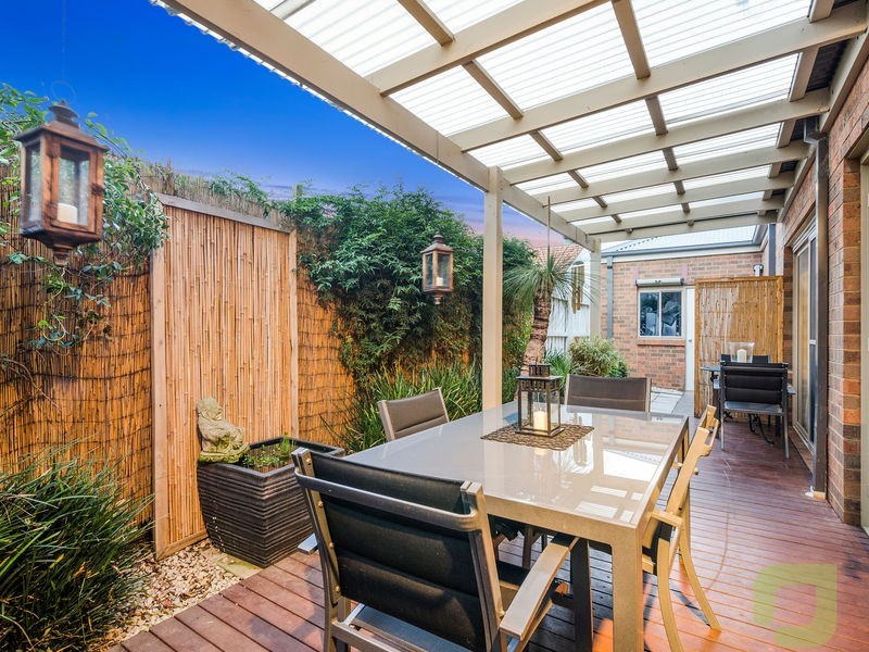 2/21 Basil Street, Newport VIC 3015