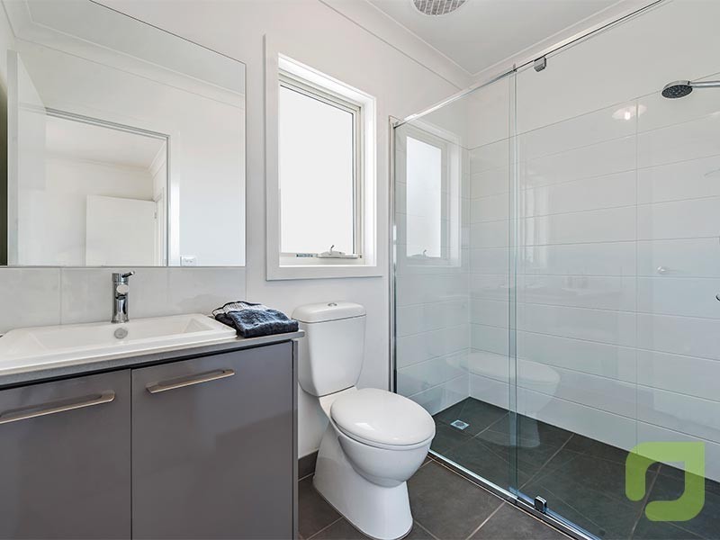 2/31 Fifth Avenue, Altona North VIC 3025