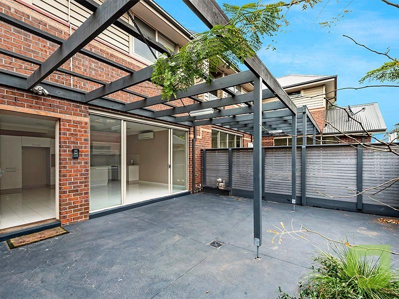 2/152 Hall Street, Spotswood VIC 3015