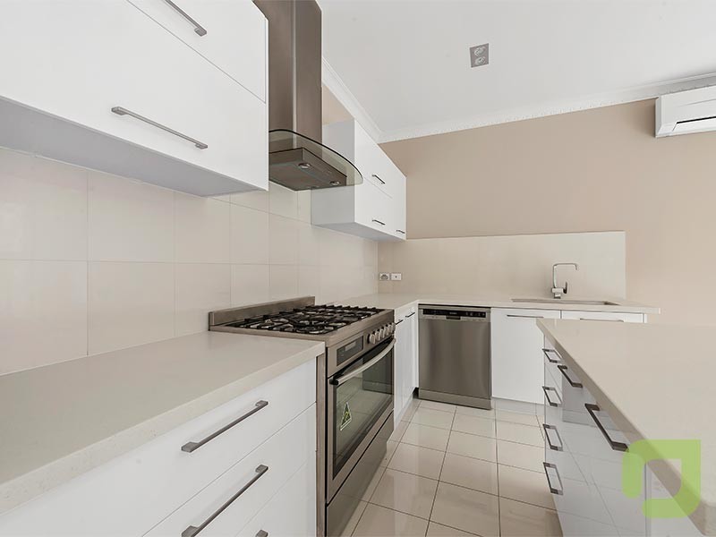 2/152 Hall Street, Spotswood VIC 3015