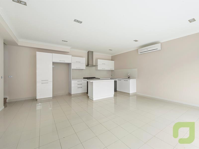 2/152 Hall Street, Spotswood VIC 3015