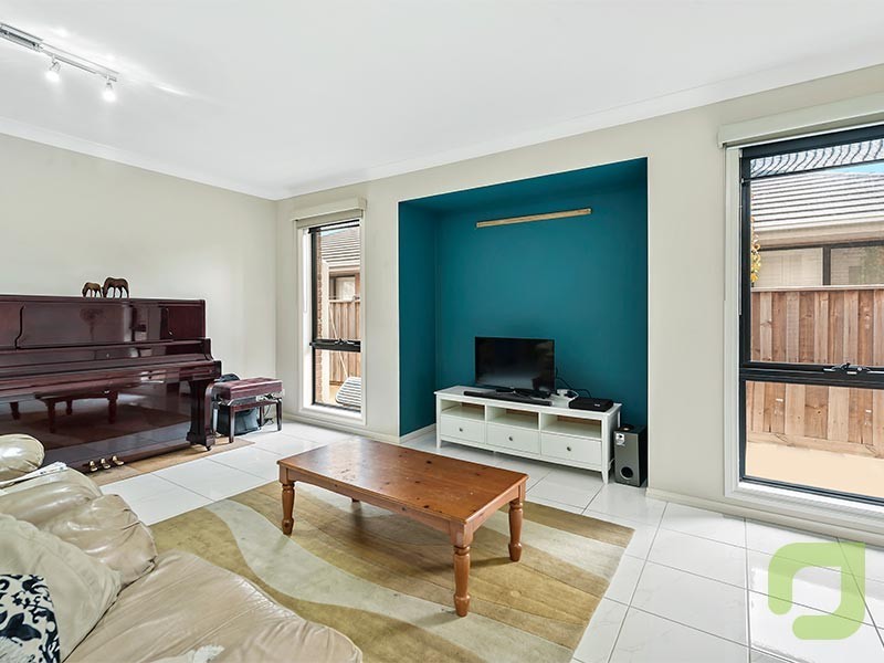 12 Cremorne Street, Sanctuary Lakes VIC 3030