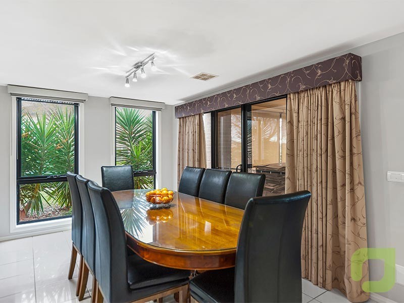 12 Cremorne Street, Sanctuary Lakes VIC 3030