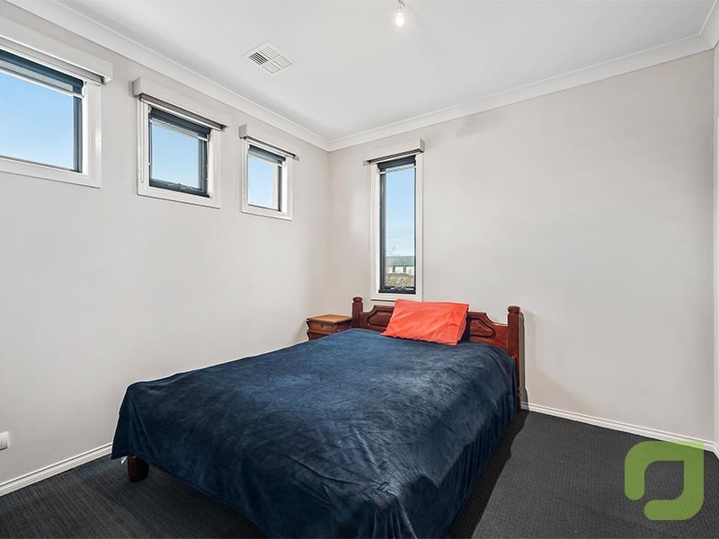 12 Cremorne Street, Sanctuary Lakes VIC 3030