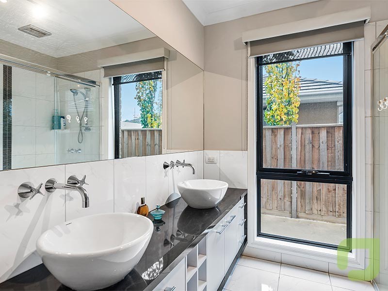12 Cremorne Street, Sanctuary Lakes VIC 3030