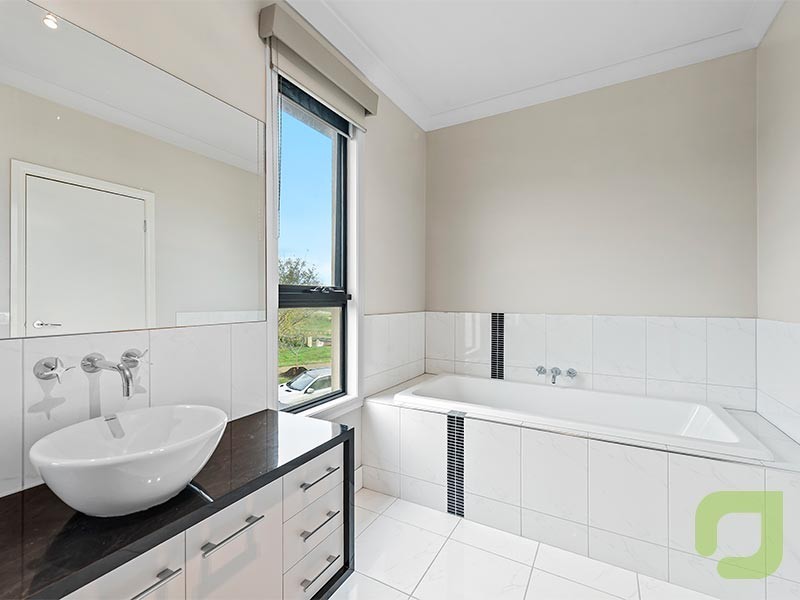 12 Cremorne Street, Sanctuary Lakes VIC 3030