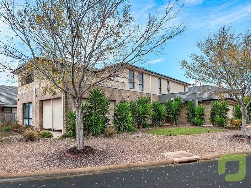 12 Cremorne Street, Sanctuary Lakes VIC 3030