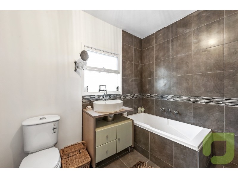 8 Robb Street, Spotswood VIC 3015